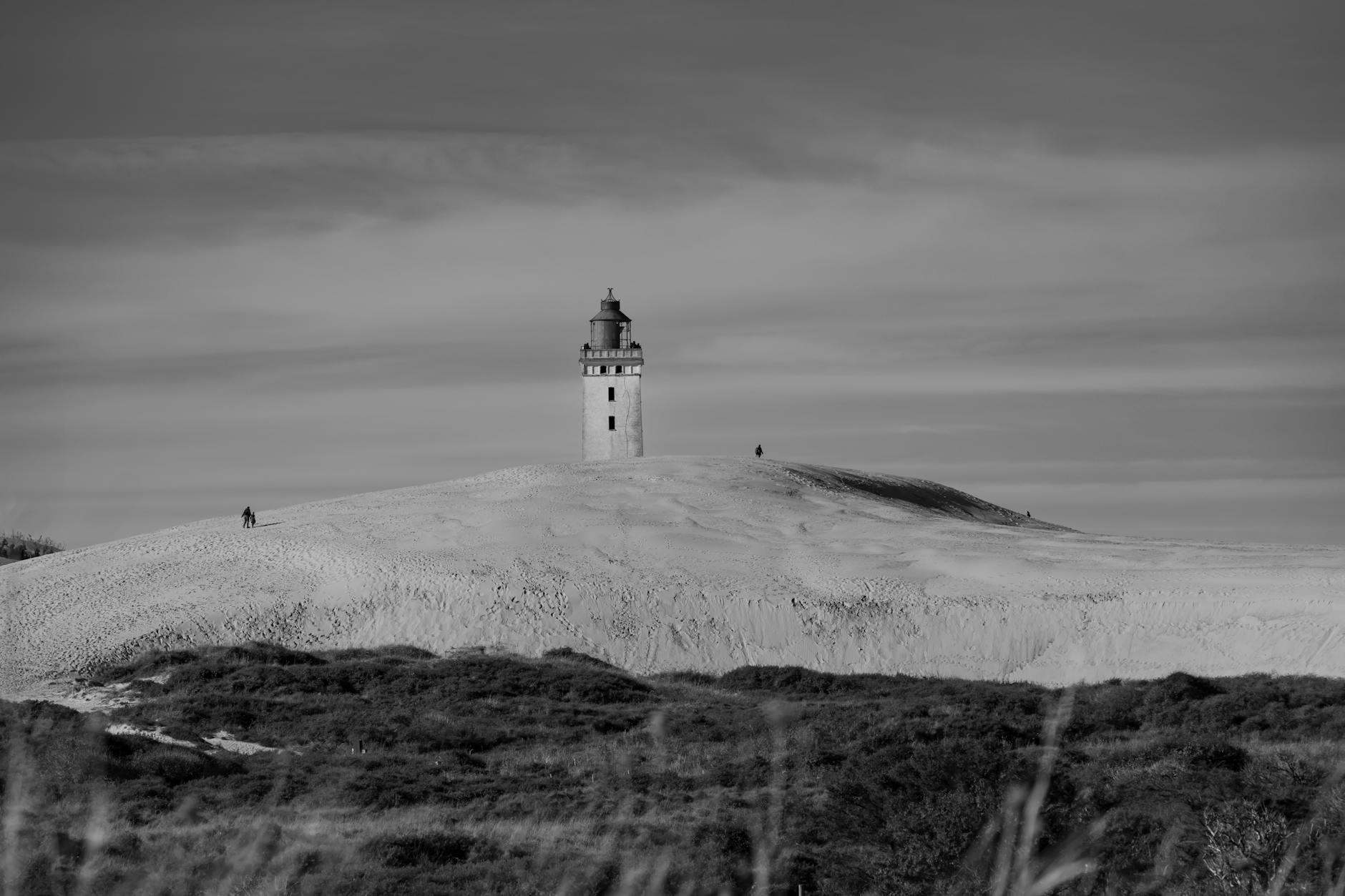 https://www.pexels.com/photo/majestic-rubjerg-knude-lighthouse-in-lonstrup-28919551/